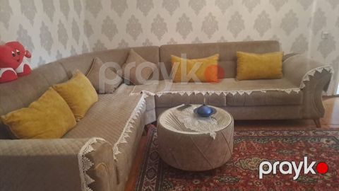 Uqlavoy divan. 500azn. Yaxsi veziyyetde. Bazasi var. Ünvan