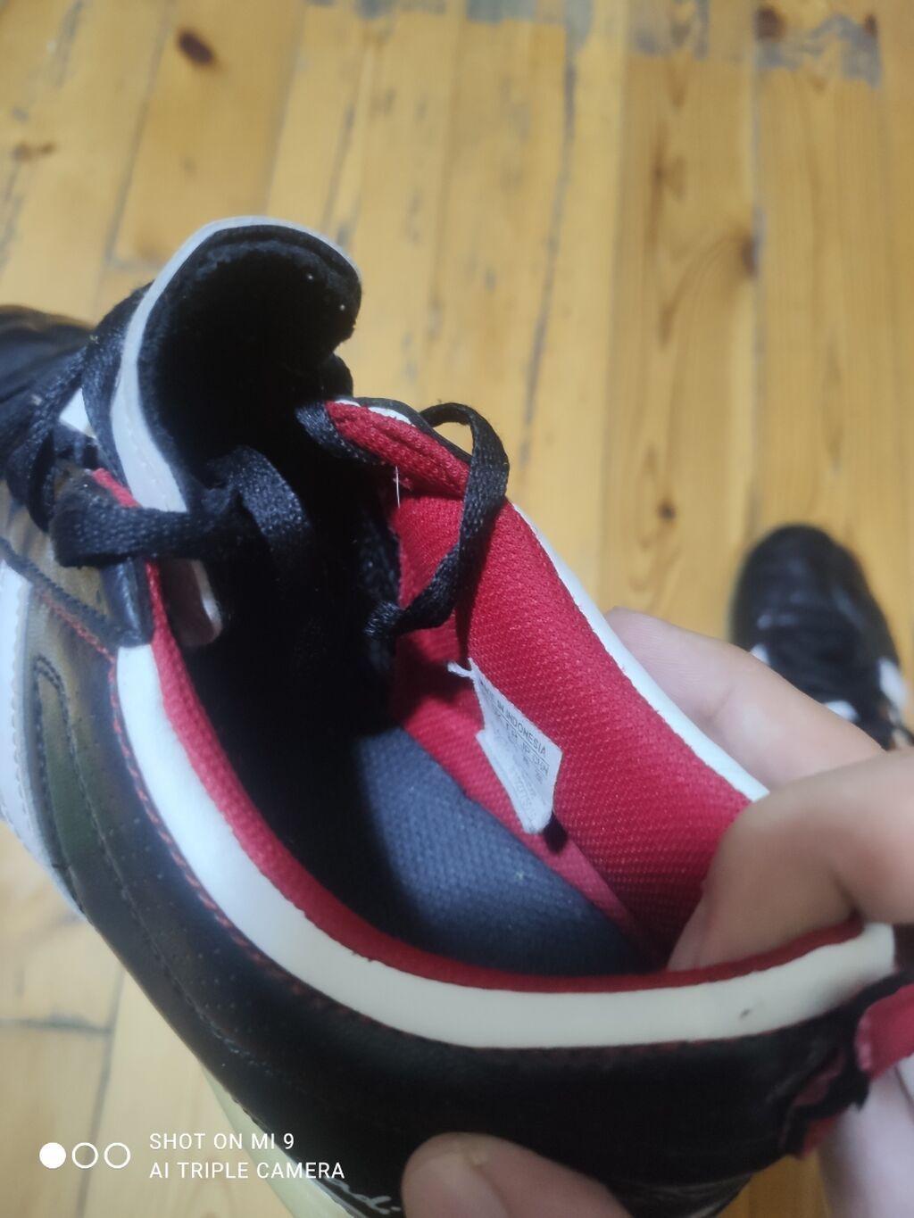 Məhsul: Adidas kişi futzal/mini-futbol ayaqqabısı - Rəng: Qara üst — Şəxsi əşyalar, Xırdalan (4)