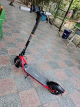 Elektrik skuter – Ninebot by Segway (model üzərində “Ninebot” loqosu) — Aida Alekberova