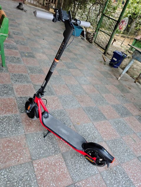 Elektrik skuter – Ninebot by Segway (model üzərində “Ninebot” loqosu) — Digah