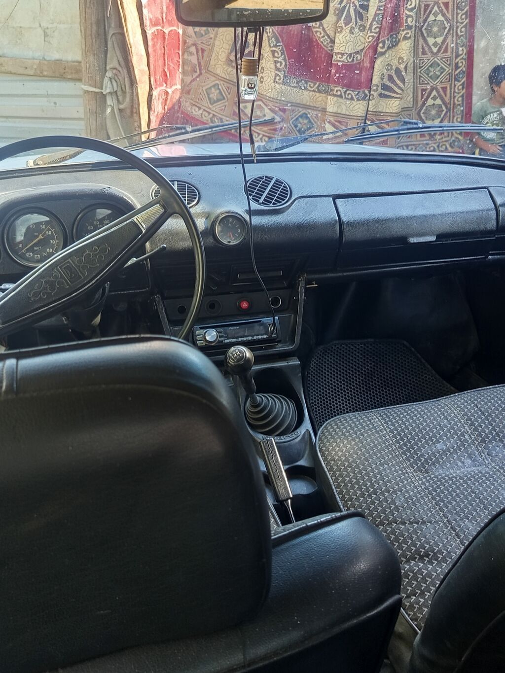 VAZ 2106, ağ rəng, sedan kuzov. Xüsusiyyətlər: - Arxaötürücülü — Avto, Bakı (2)