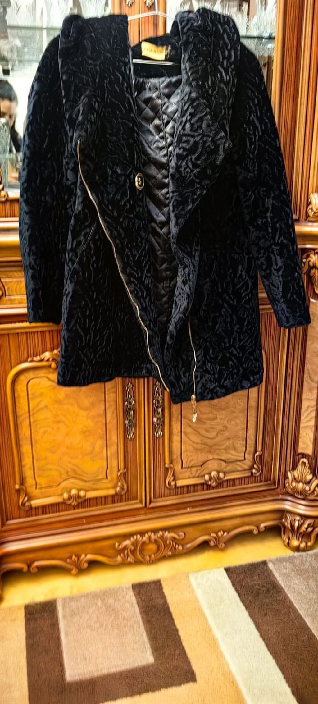 Qadın qış palto/şuba – Club Riona - Rəng: qara - Material: qıvrım — Şəxsi əşyalar, Bakı (3)