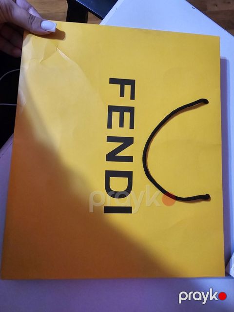 Fendi paket original - Rəng: brendin klassik sarısı - Üzərində qara — Masazır