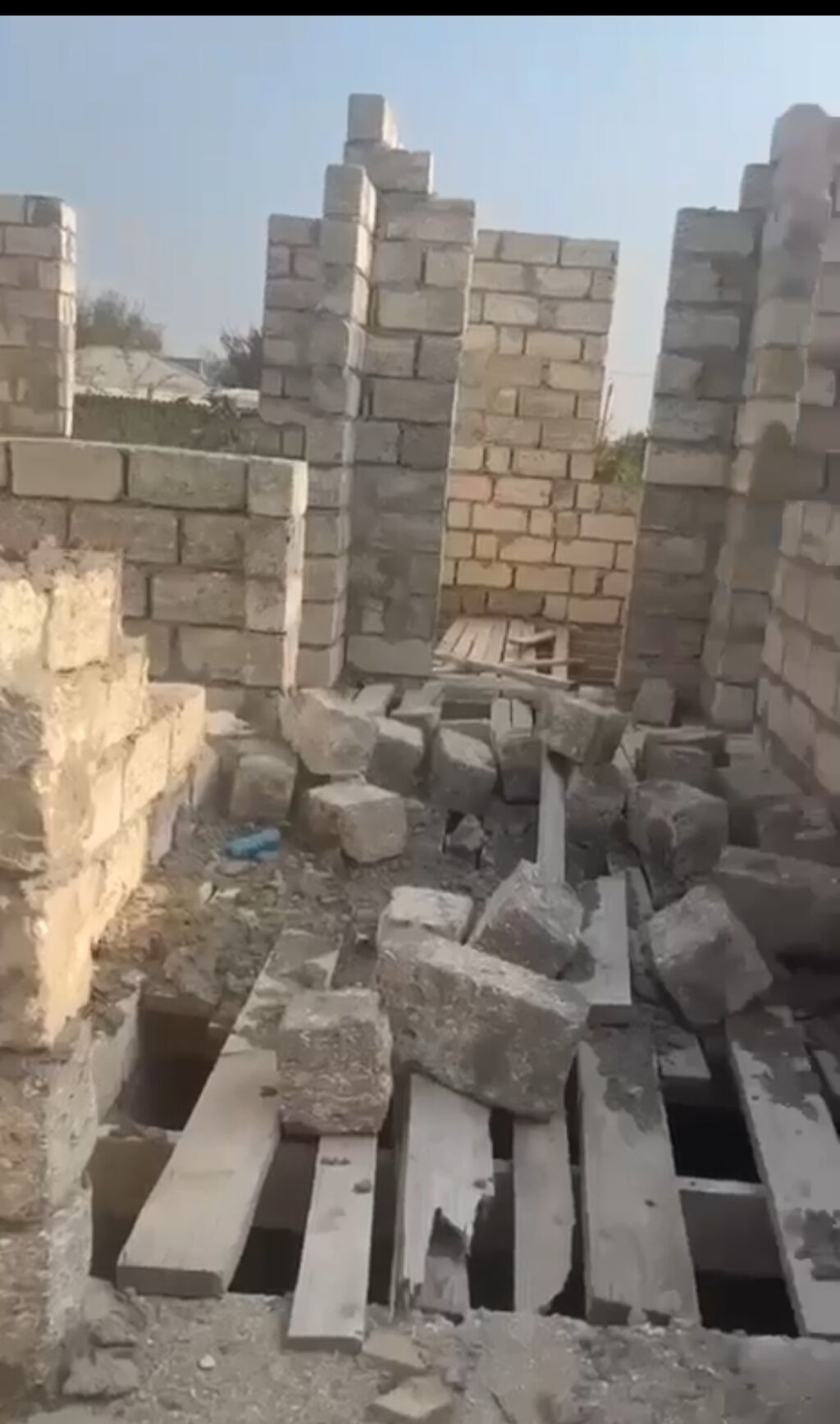 Tikinti üçün daş materialları və yarımçıq hörgü konstruksiyası — Mallar, Bakı (3)