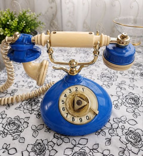 Retro masaüstü telefon – mavi və krem rəngli, qızılı detal və — Gəncə