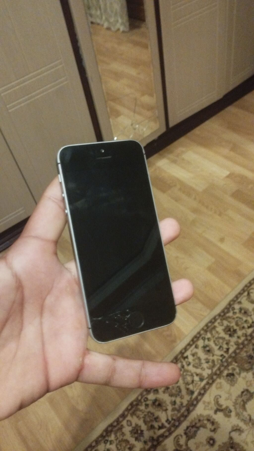 IPhone SE, Gümüşü, Qırıq — Apple iPhone, Sumqayıt (2)