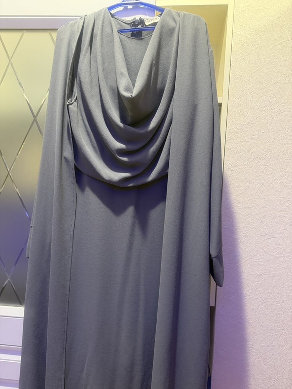 Boz rəngli uzun don - Model: drapeli “cowl” yaxalı, axıcı kəsim — Şəxsi əşyalar, Xırdalan (2)
