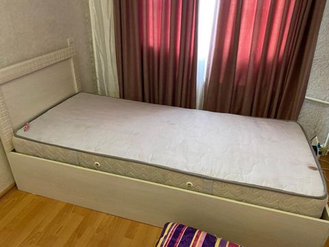 Yeni kimi. tek carpayi. matras ela. ozu ela — Bakı