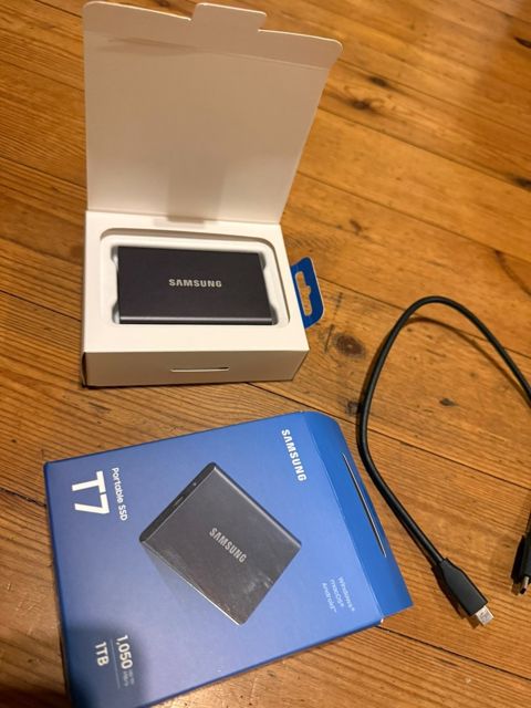 SSD Samsung T7 1TB — Astara