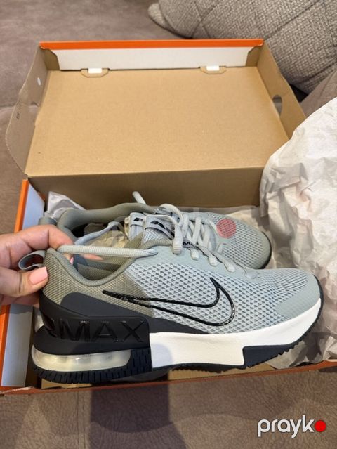 Nike Air Max kişi - Model: Nike Air Max (topuqda görünən Air