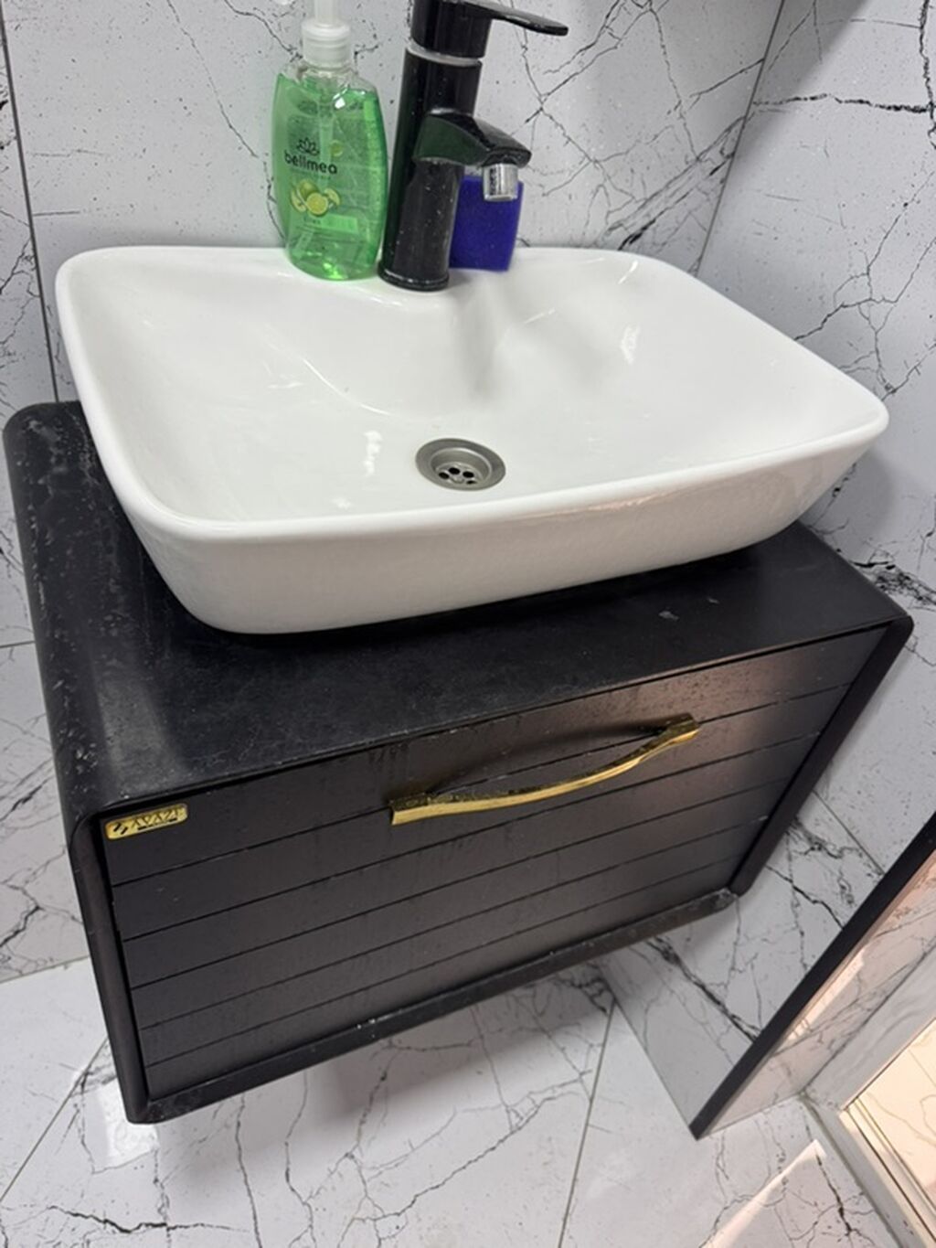 Hamam üçün asma mebel dəsti 2 si 100 azn Tərkib: - Kvadrat formalı — Mallar, Digah (6)
