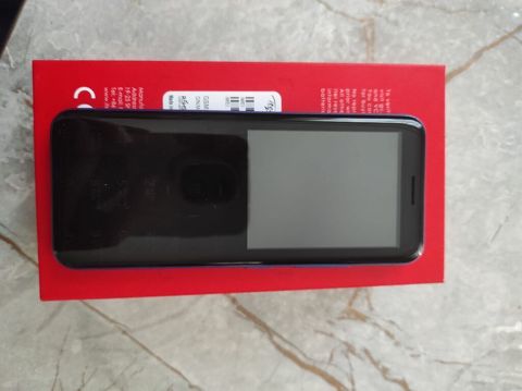 Itel klassik düyməli telefon - Rəng: mavi arxa qapaq, qara ön hissə — Beyləqan