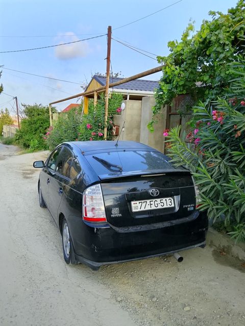 Toyota Prius, 2-ci nəsil, hibrid. - Kuzov: hetçbek, qara rəng - Güc — Bakı