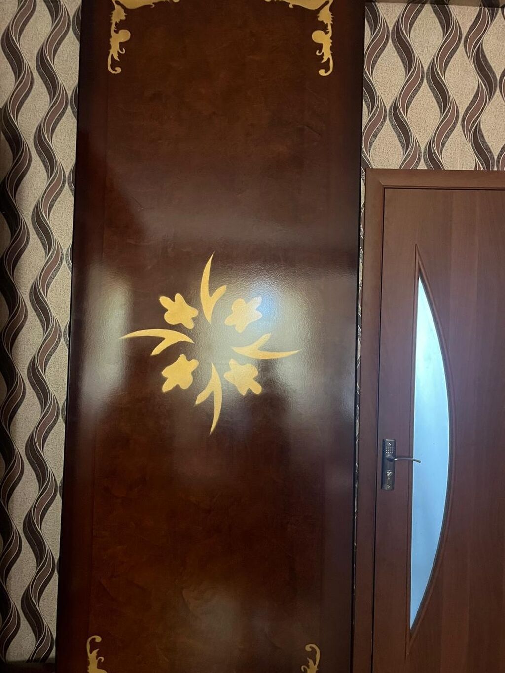 Masa 12 nəfərlikdir. ölçüsü 2.80×1 dir. ayaqları,açılıb bağlanandan — Mallar, Saray (2)