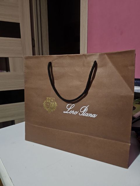 Loro Piana brendli kağız hədiyyə paketi - Material: qalın, möhkəm — Masazır