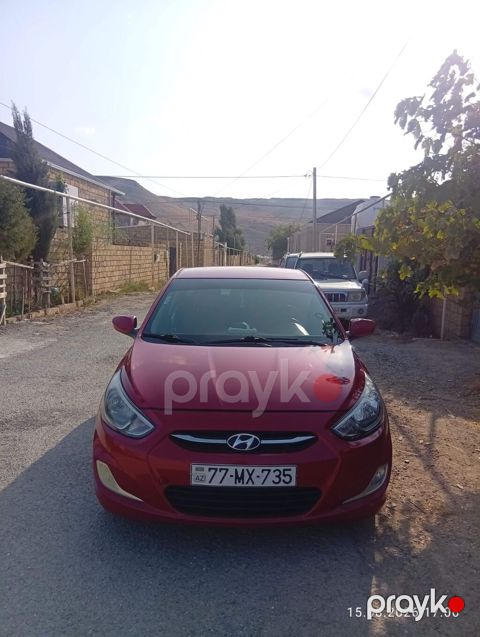 Hyundai Accent sedan – qırmızı rəng - Kuzov: 4 qapılı sedan, parlaq