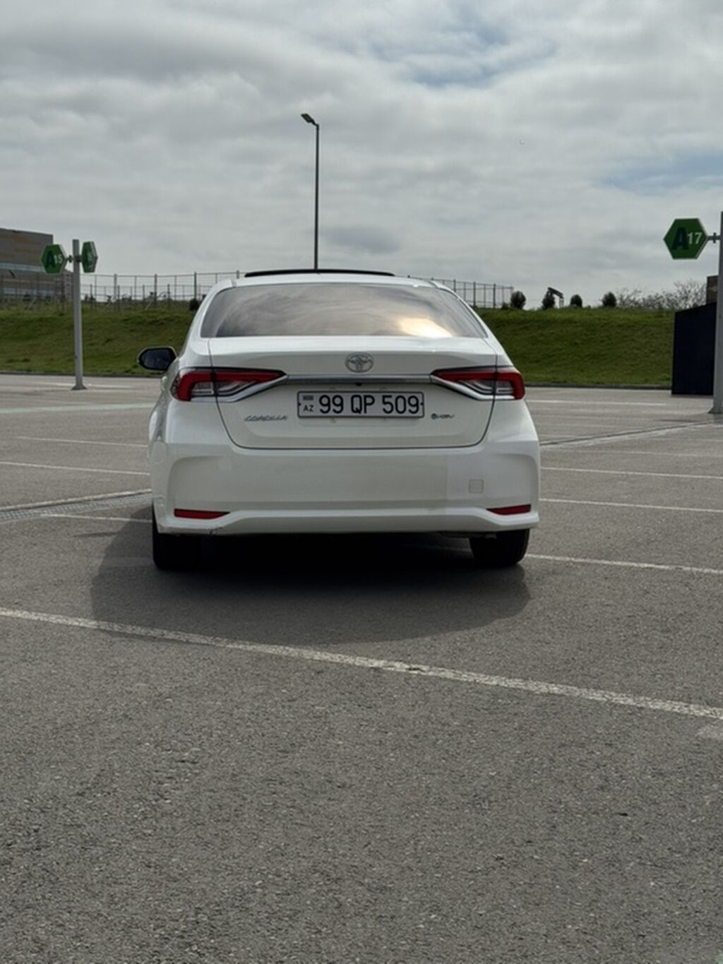 Toyota Corolla sedan – ağ rəng, hibrid. Texnologiya və avadanlıq — Avto, Digah (4)