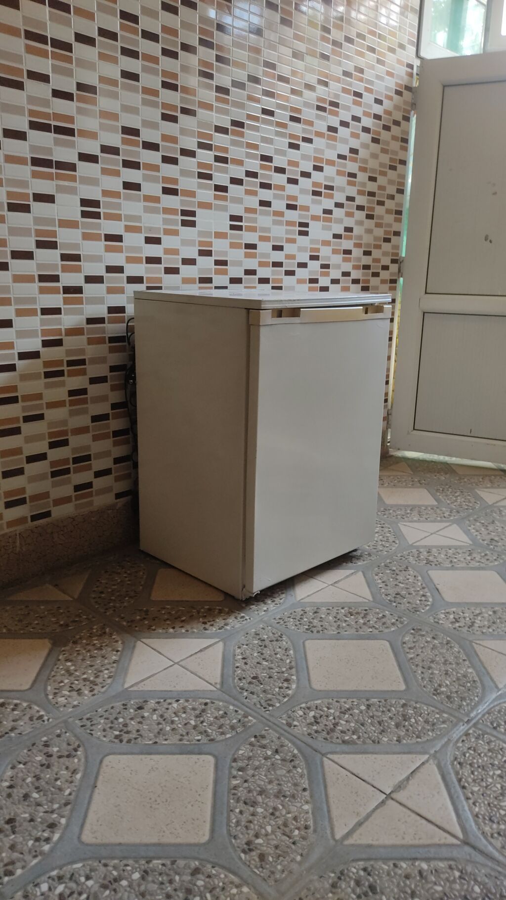 Kompakt bir kameralı mini soyuducu - Aşağı ölçülü, tək qapılı model — Soyuducular, Bakı (4)