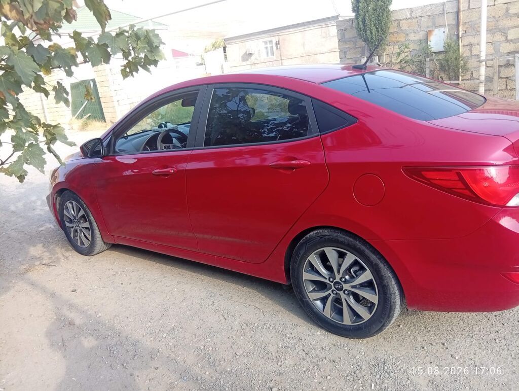 Hyundai Accent sedan – qırmızı rəng - Kuzov: 4 qapılı sedan, parlaq — Avto, Qobu (3)
