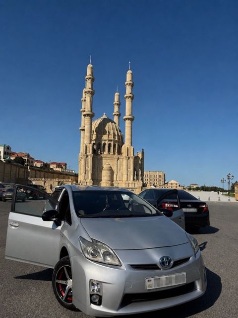 Toyota Prius – hibrid həcmli şəhər sedanı/hatchback Texniki — Bakı