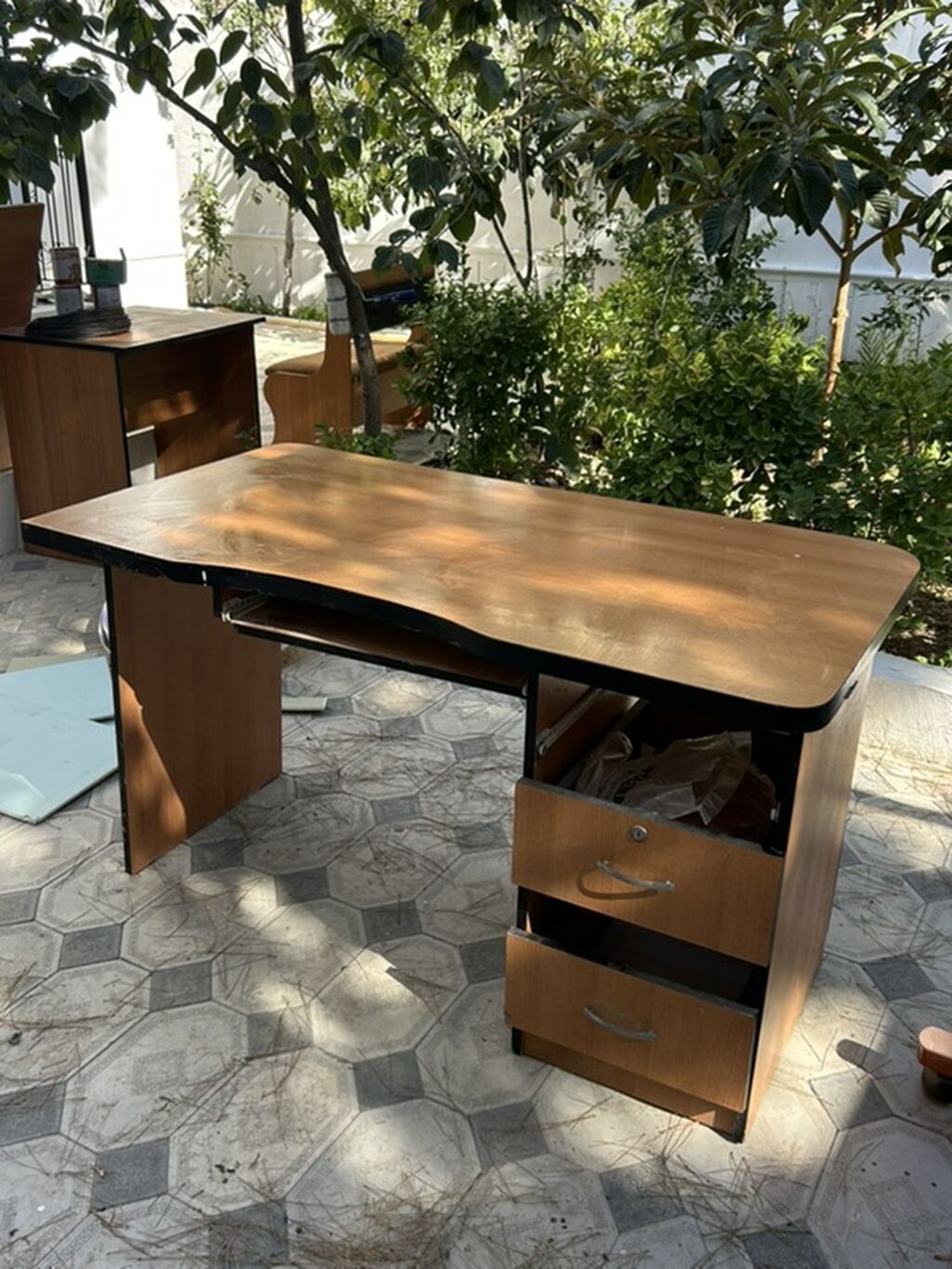 Ofis/iş masası – ağac teksturası ilə - Geniş iş səthi, yumşaq — Ofis mebeli, Digah