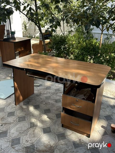 Ofis/iş masası – ağac teksturası ilə - Geniş iş səthi, yumşaq