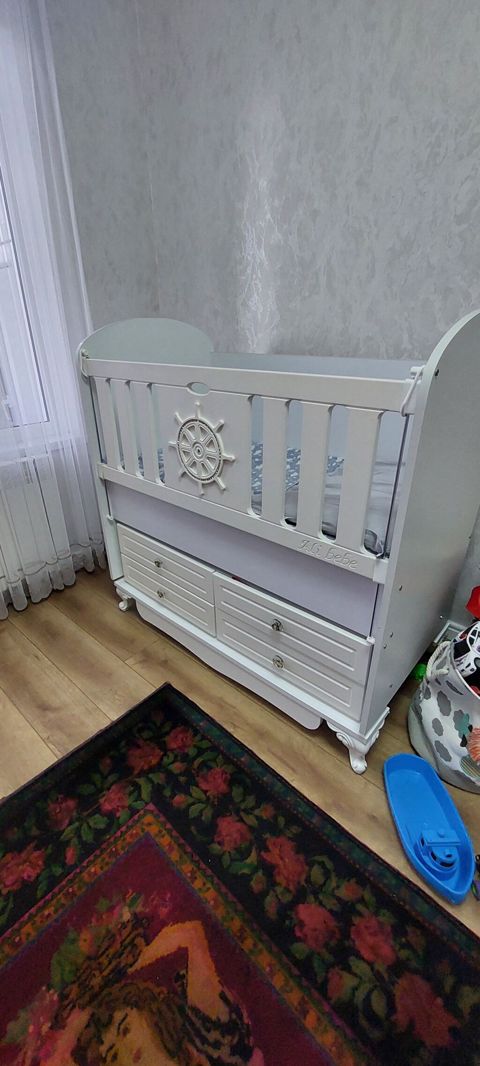 Əhmədlidədir. Uşaq beşiyi – “Ali Bebe” dizaynı, ağ rəng. - Beşik — Bakı