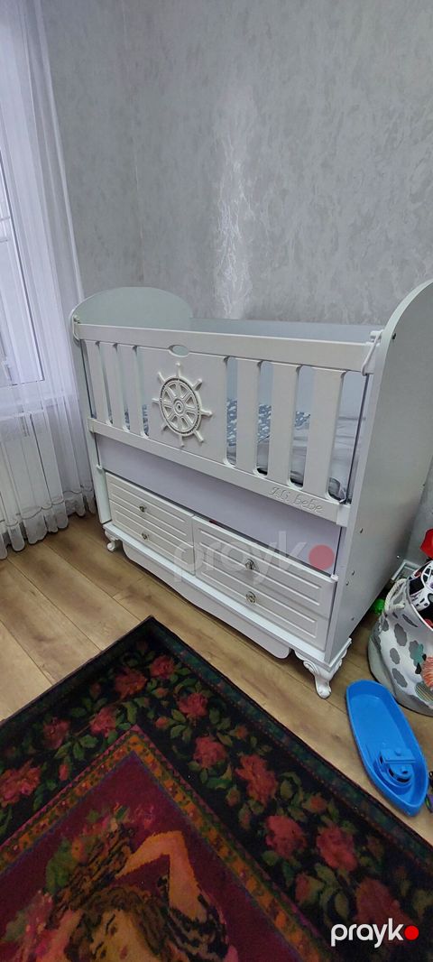 Əhmədlidədir. Uşaq beşiyi – “Ali Bebe” dizaynı, ağ rəng. - Beşik