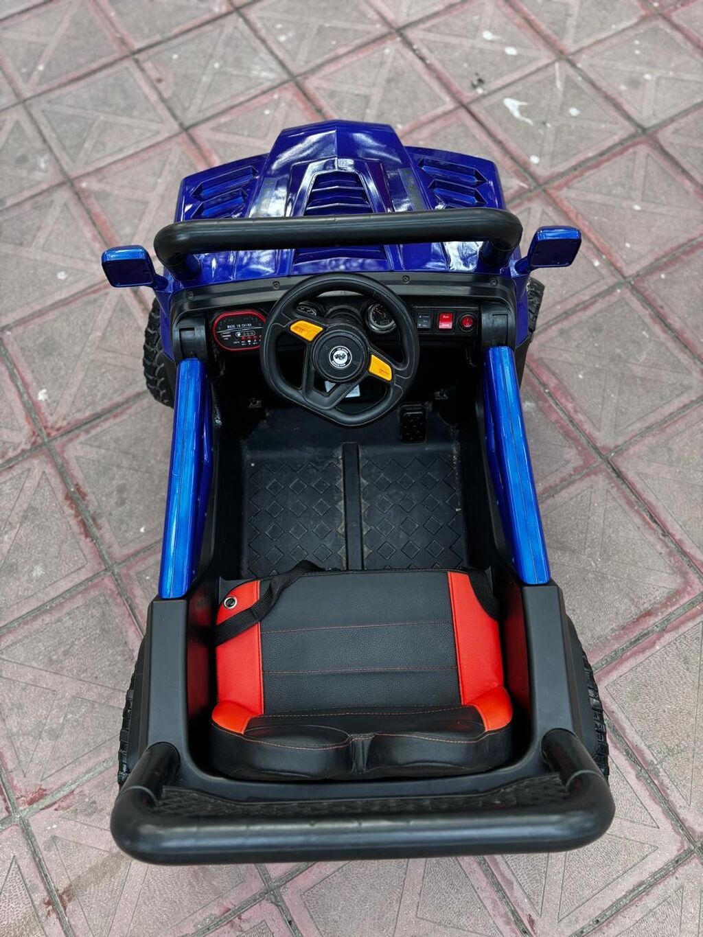 Uşaqlar üçün elektrikli maşın. Mavi rəngdə, iri təkərli və off-road — Mallar, Bakı (3)