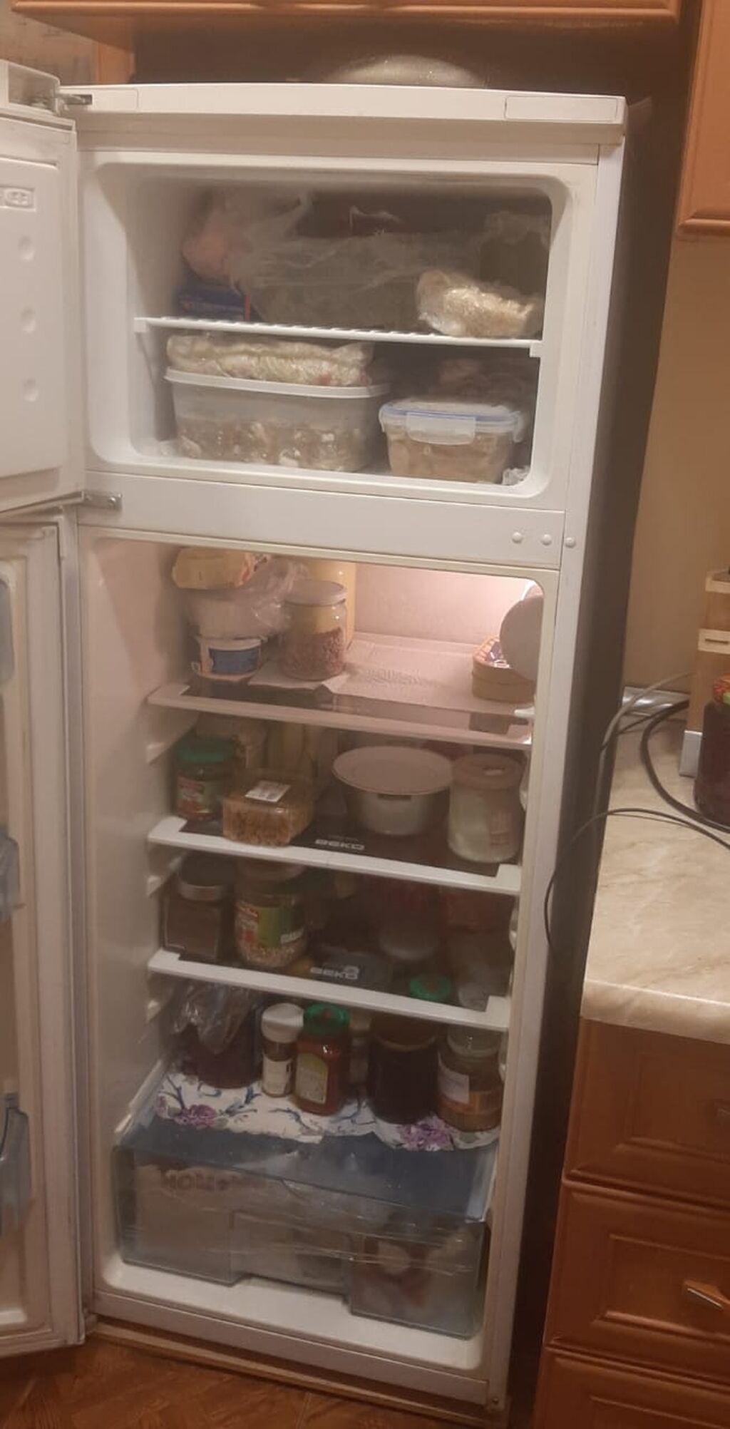 Beko iki qapılı soyuducu - Üst hissədə ayrıca dondurucu bölmə, alt — Soyuducular, Bakı (2)