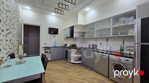 3-otaqlı yeni tikili, Səməd Vurğun küç., 162 m²