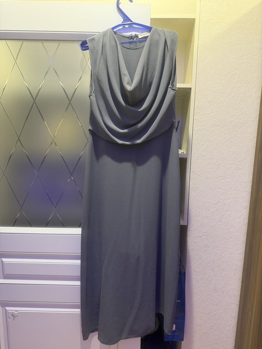 Boz rəngli uzun don - Model: drapeli “cowl” yaxalı, axıcı kəsim — Şəxsi əşyalar, Xırdalan