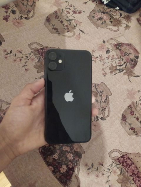 IPhone 11, Qara — Bakı