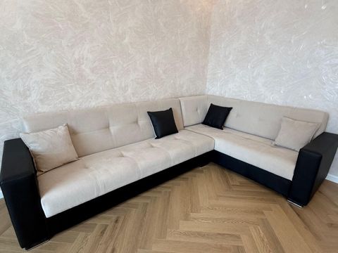Divan satılır 350₼. Açılır bazası var.Ünvan — Bakı