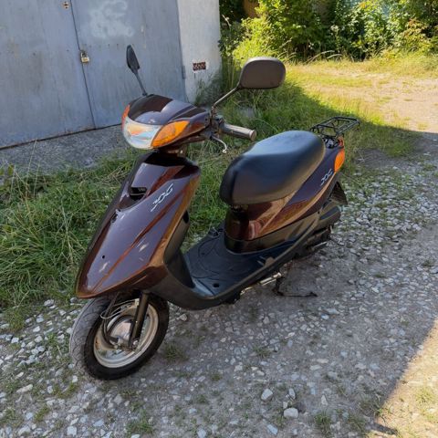 Yamaha JOG skuter - Rəng: tünd qəhvəyi/gavalı tonları, qara plastik — Zaqatala