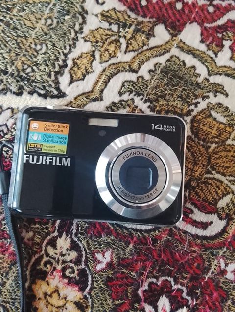 Fujifilm kompakt fotoaparat - 14 MP çözünürlük - Fujinon linza: 5x — Bakı