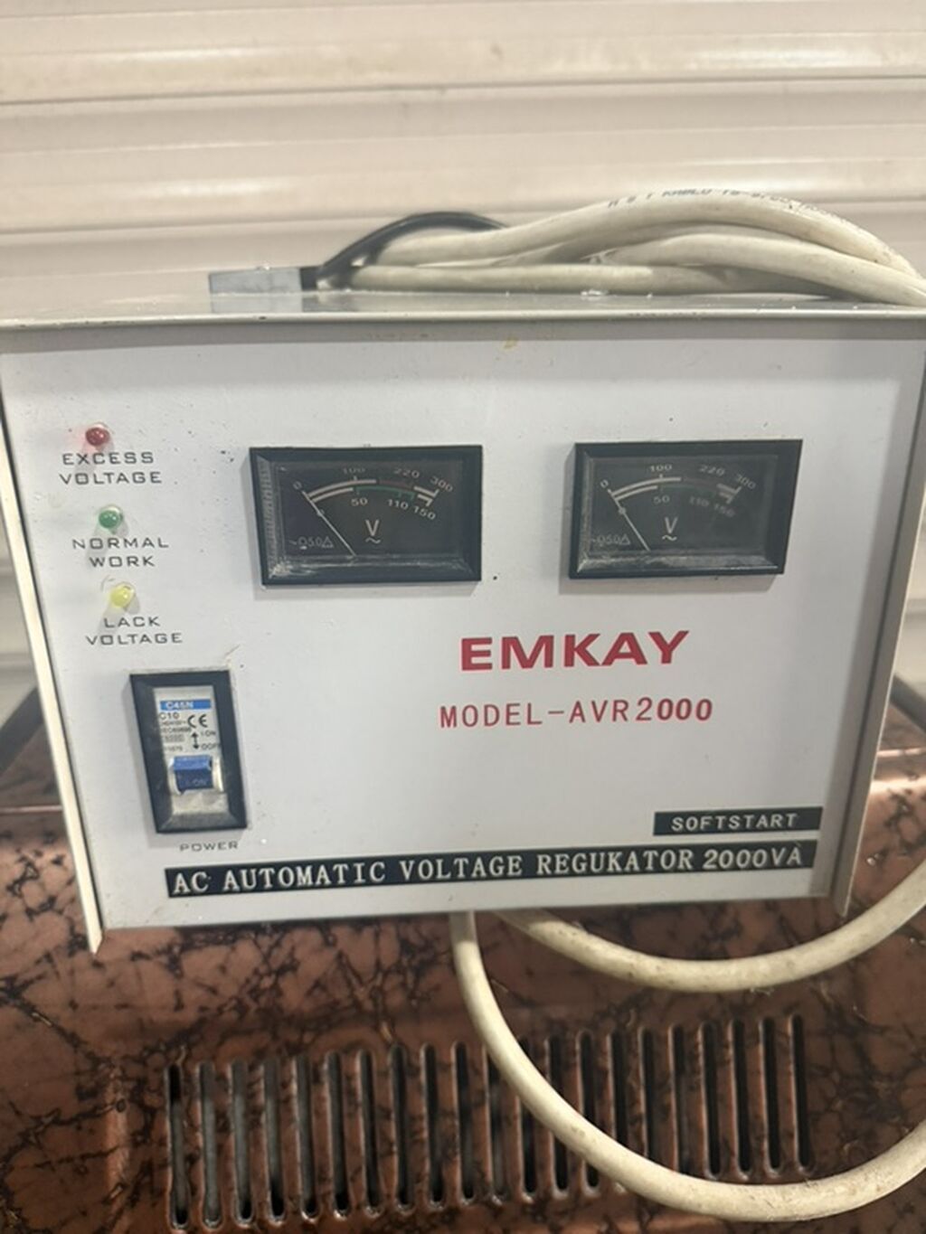 Emkay MODEL–AVR2000 – AC Avtomatik Gərginlik Tənzimləyicisi (2000 VA) — Mallar, Novxanı (2)