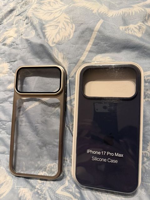 2 ədəd iPhone 17 Pro Max kabı – 15 AZN 1-ci kab: Tünd göy rəngdə — Bakı