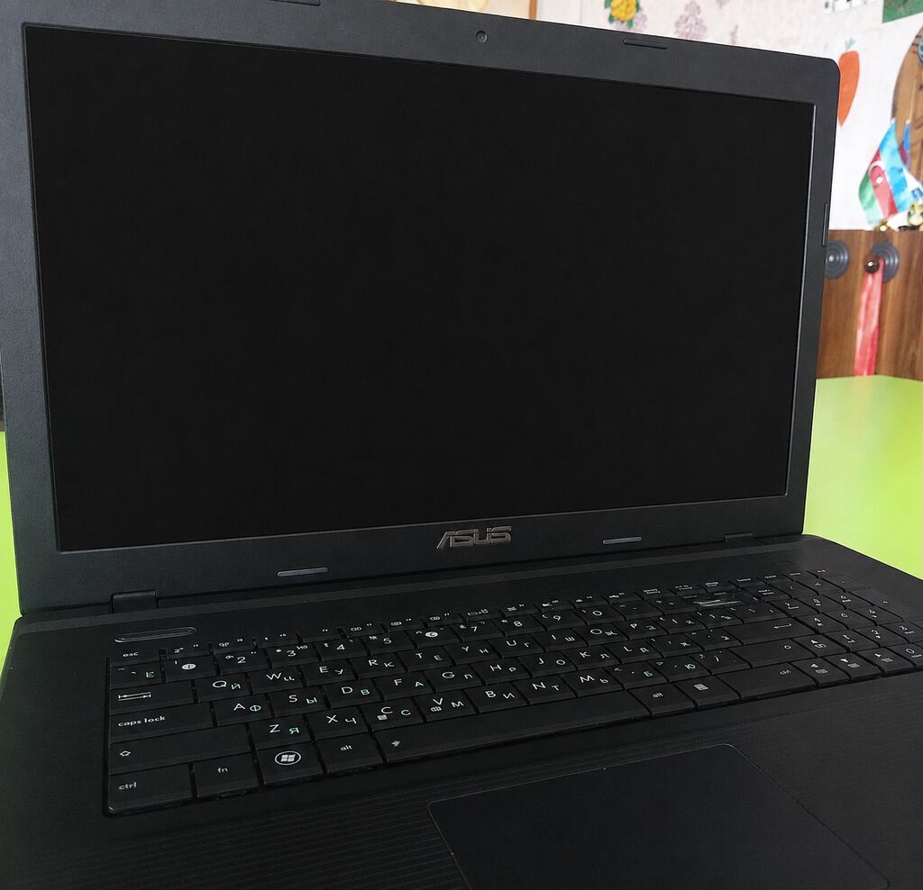 Model: ASUS X75A (17.3 düym böyük ekranlı modeldir)Vəziyyəti: Ekranı — Asus, Quba