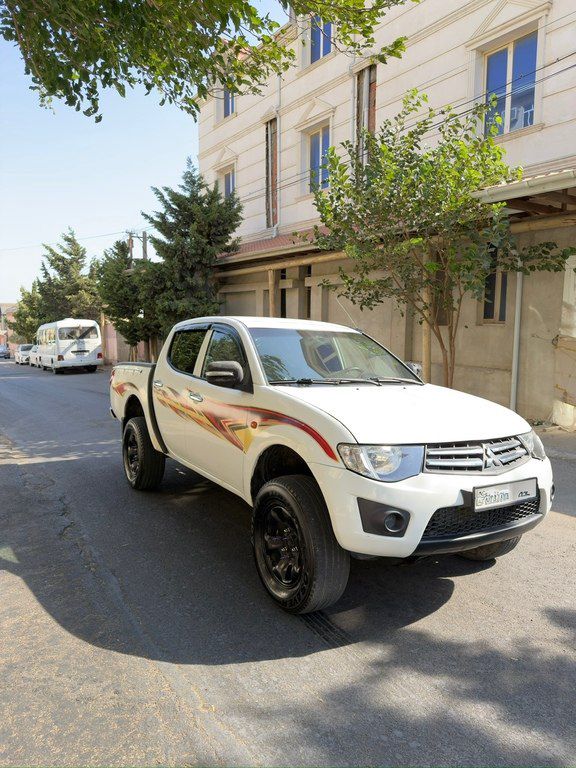 Mitsubishi L200, 2.5 L, 2015 il, 348 000 km — Avtomobillər, Bakı (3)