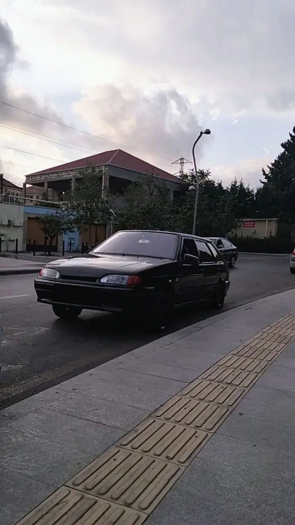 Satılır: Qara rəngli 5 qapılı hetçbek. Ön/arkada optikalar standart — Avto, Bakı (7)