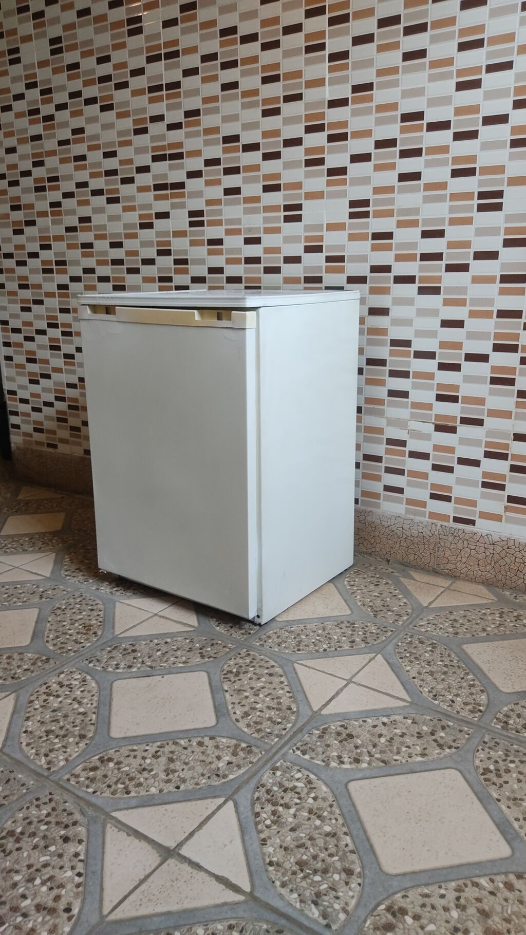 Kompakt bir kameralı mini soyuducu - Aşağı ölçülü, tək qapılı model — Soyuducular, Bakı (3)