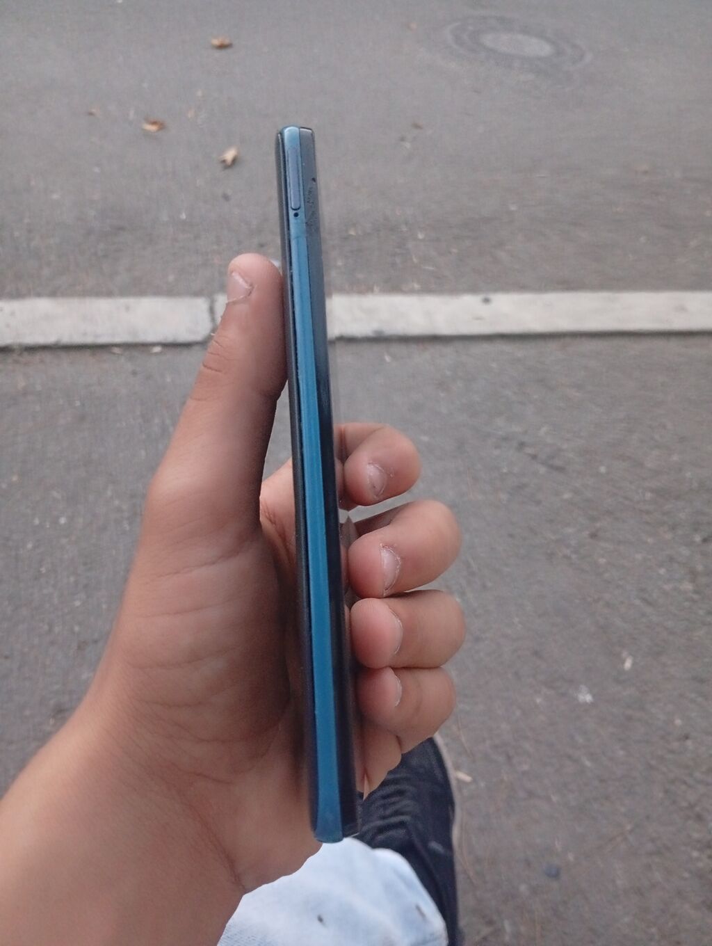 Smartfon – damla tipli ön kamera çıxıntısı olan, nazik çərçivəli — Elektronika, Gəncə (2)