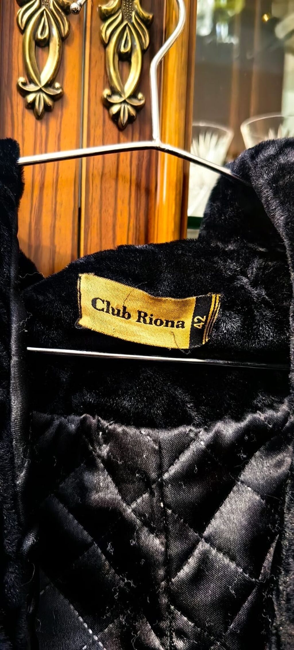 Qadın qış palto/şuba – Club Riona - Rəng: qara - Material: qıvrım — Şəxsi əşyalar, Bakı (7)