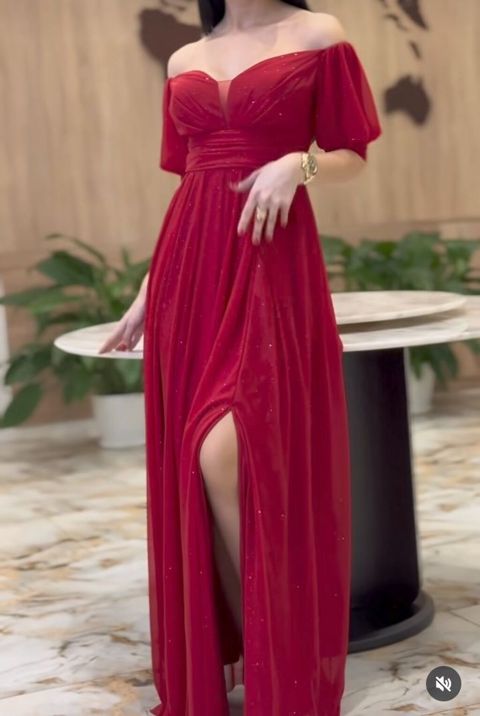 Qırmızı ziyafət geyimi - Model: off-shoulder (çiyindən açıq), qısa — Qobu