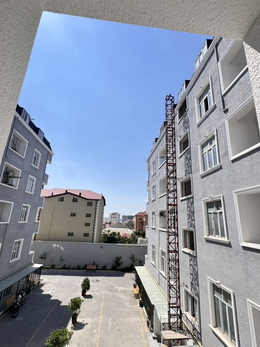 Bakı-Sumqayıt trası istiqamətində, “Təkər Mərkəzi”nin yaxınlığında — Tikinti və təmir, Xırdalan (8)