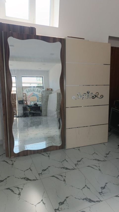 Dolab 170₼.dolabın güzgüsündə çat var.Ölçü 2/2.Ünvan Savalan sekine — Bakı