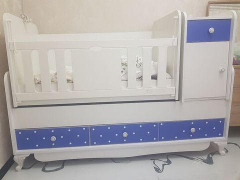 Uşaq beşiyi – kombinə edilmiş model - Rəng: ağ və mavi - Yanları — Astara