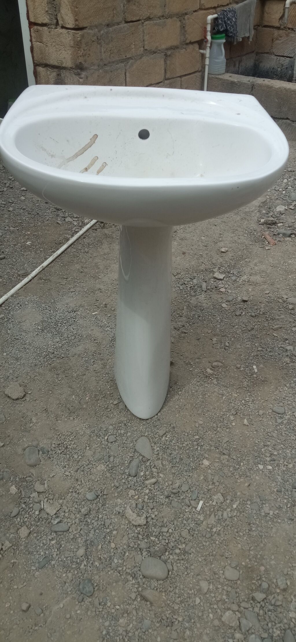 Ağ keramika ayaqlı hamam çanağı (lavabo) dəsti. - Komplekt: üst — Santexnika, Quba (4)