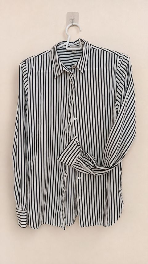 H&M qara-ağ şaquli zolaqlı, uzunqollu köynək. Klassik yaxalıq — Bakı
